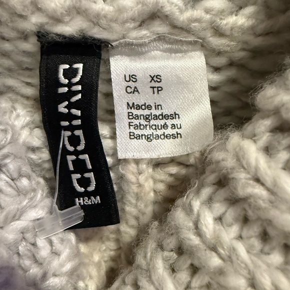 H&M Soft Knit Gray Turtleneck Sweater - Picture 3 of 6